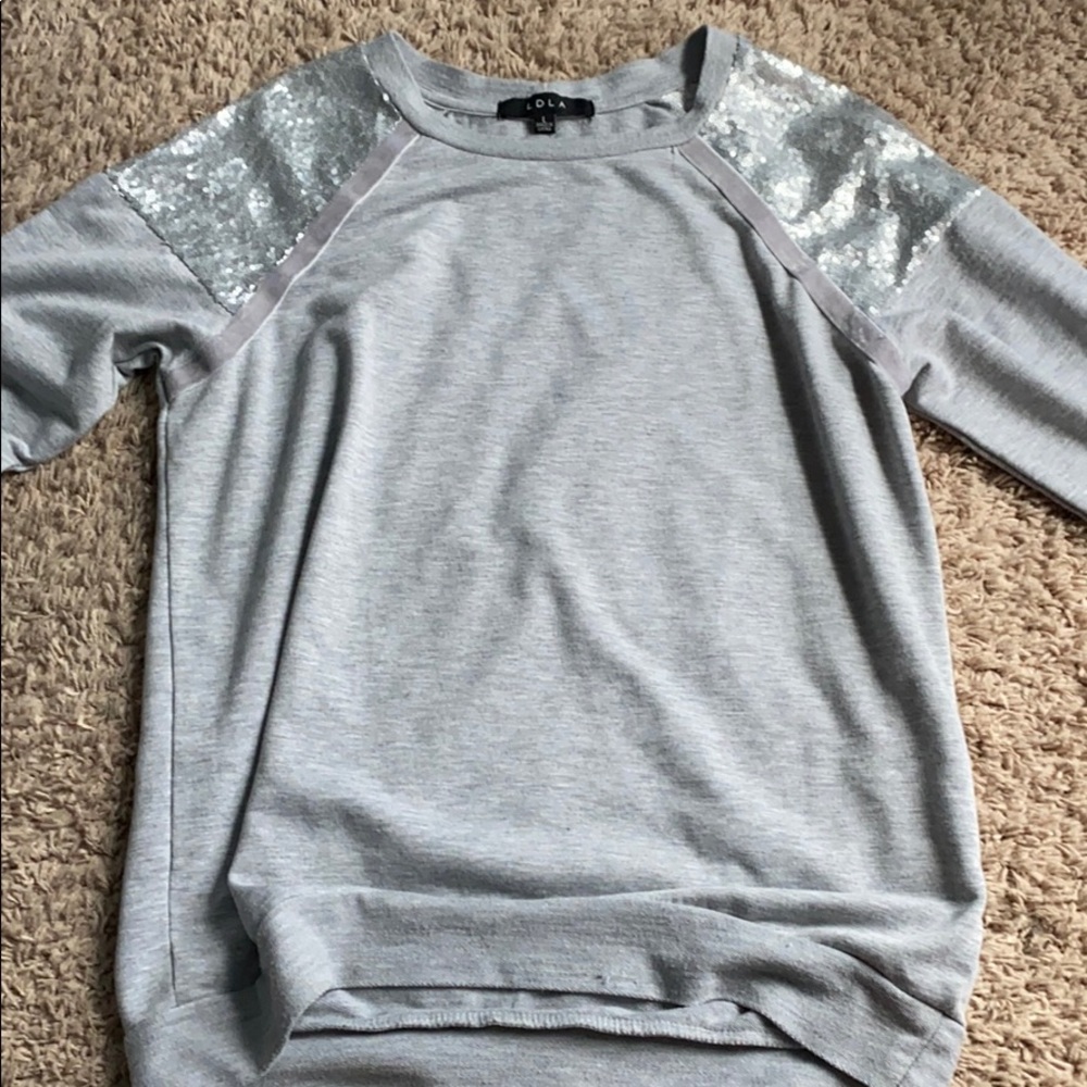 Long sleeve grey shirt